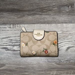 Coach Wallet Signature Canvas With Nostalgic Ditsy Print